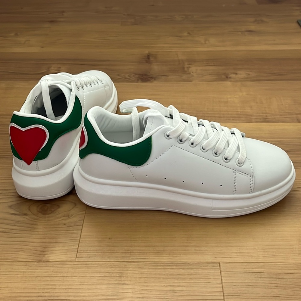 Berness platform sneaker. Size 7. New!